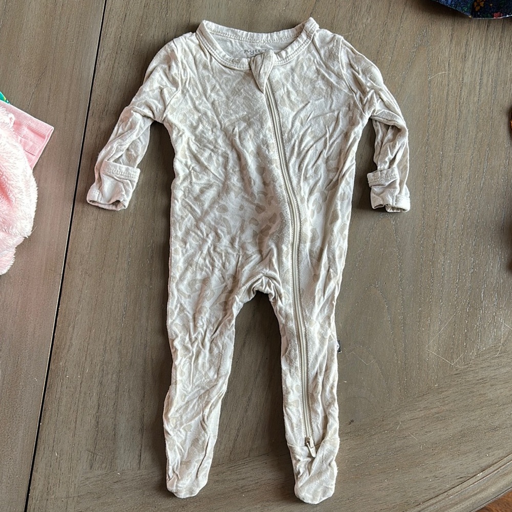 Kyte Baby 0-3 onesie GUC